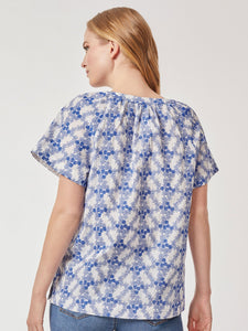 Popover Floral Embroidery Short Sleeve Blouse, NYC White/Light Sapphire | Meison Studio Presents Jones New York