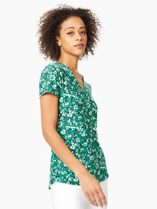 Short Sleeve Moss Crepe Shirt in the Color Kelly Green Multi | Jones New York