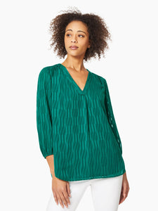 Chiffon V-Neck Kelly Blouse in the Color Kelly Green | Jones New York